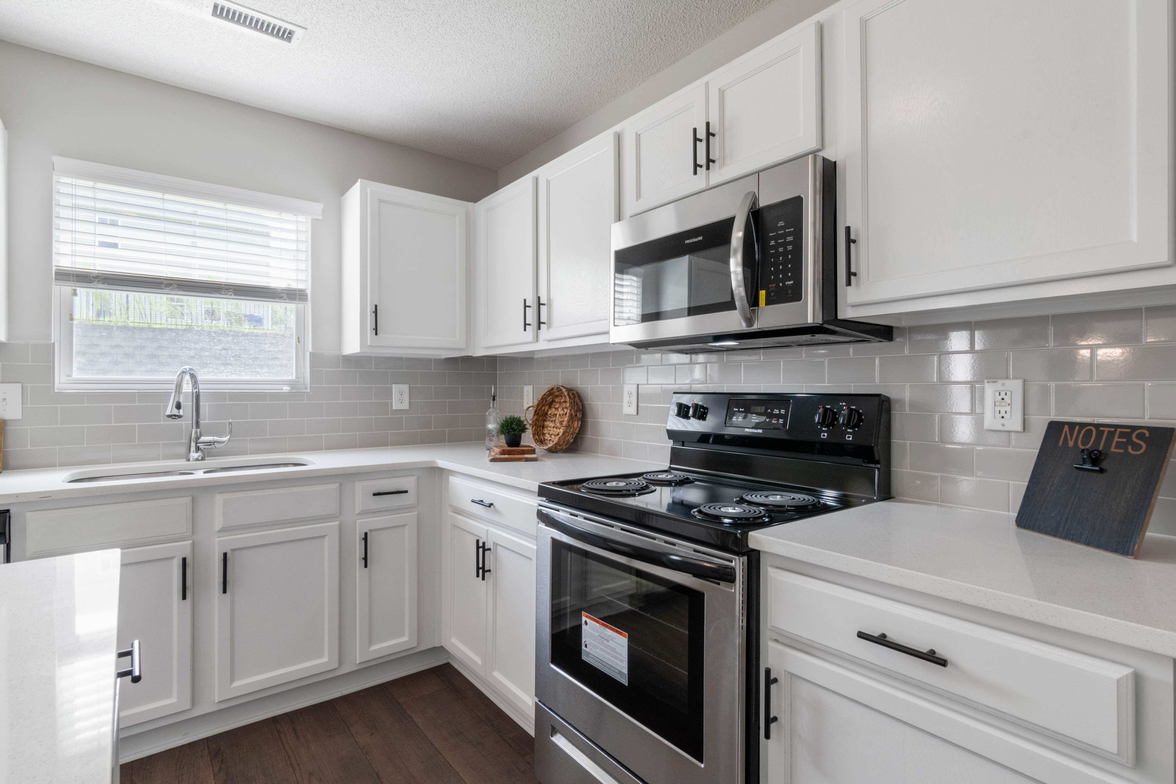 1664185925351714.jpg 厨房.jpg